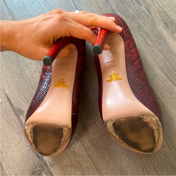 COPY - PRADA Red Snake Skin Stiletto Heels 🍁 Fall Collection - Picture 3 of 5